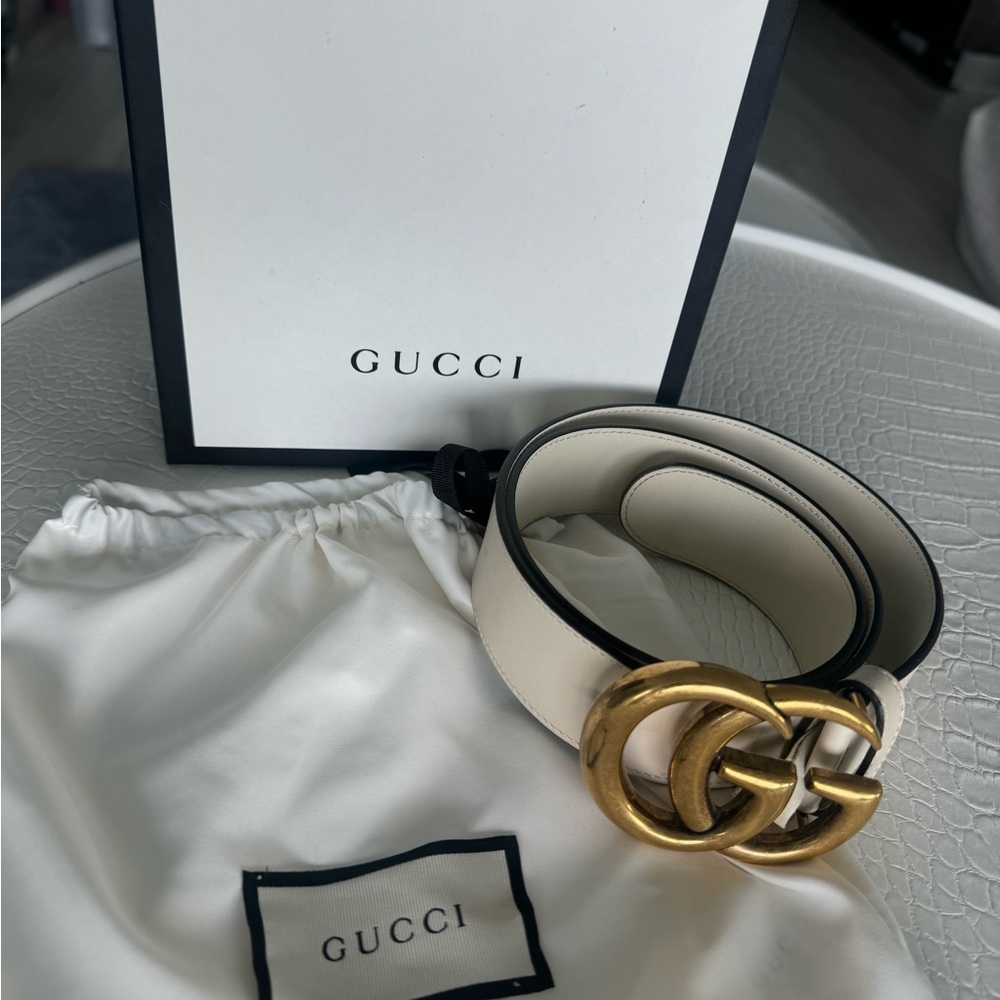 GUCCI Leather belt with Double G buckle